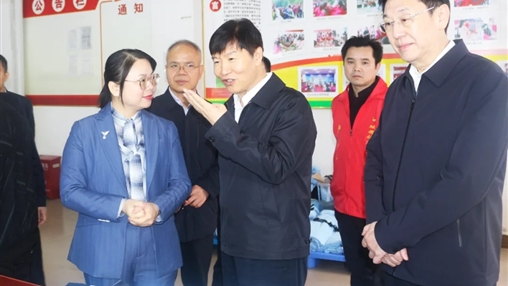 廣西壯族自治區(qū)黨委委員、常委、副書記劉小明蒞臨百裕集團(tuán)環(huán)江車間調(diào)研